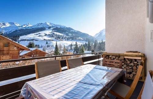 La Clusaz Apartment | Apartment 6-8 pax, ski-in/ski-out, stove, garage