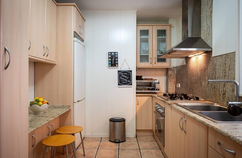 El Roc de Sant Gaieta Apartment | Apartment 6 people, pool access, private parking, near beach
