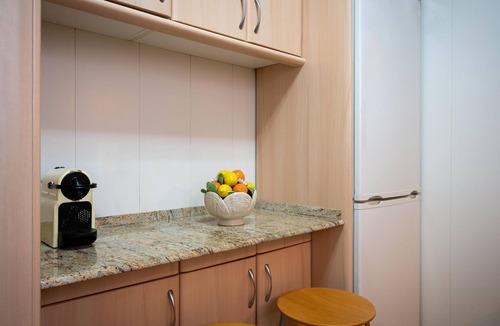 El Roc de Sant Gaieta Apartment | Apartment 6 people, pool access, private parking, near beach