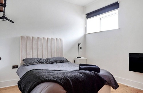 Brighouse Apartment | Apartment 6 Tudor House