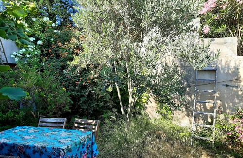 Saint-Charles Apartment | Apartment 65 m2 quiet Longchamps area with garden on ground floor
