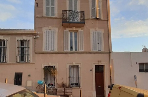 Saint-Charles Apartment | Apartment 65 m2 quiet Longchamps area with garden on ground floor