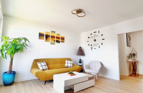 Chateau Apartment | Apartment 65m2 Ground floor, free parking, Near Nantes