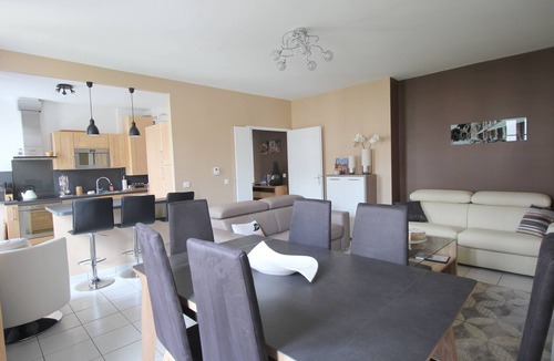 Serris Apartment | Apartment 6pax Square Elysee Square Tuscan Square, 10min Disneyland (DANUBE 2)