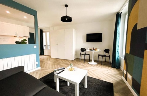 Montreuil Apartment | Apartment 7 - LE ROMAN