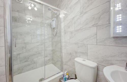 Paignton House | Apartment 8 - Large Studio Sea Front-Ground floor -Free Parking