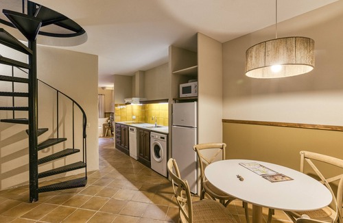 Castello d'Empuries Apartment | Apartment 'Apartaments Can Gibert - Palleret' with Private Terrace and Wi-Fi
