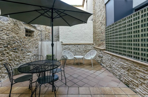 Castello d'Empuries Apartment | Apartment 'Apartaments Can Gibert - Palleret' with Private Terrace and Wi-Fi