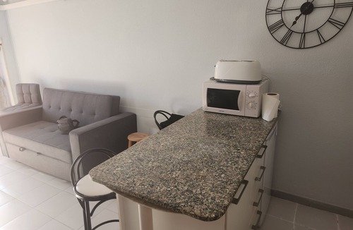 La Pineda Apartment | Apartment 'Arcoiris' with Sea View, Wi-Fi and Air Conditioning