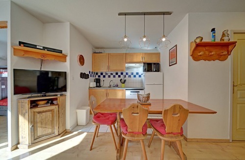 Bagneres-de-Luchon Apartment | Apartment 'A 208 Pics D'Aran' with Mountain View, Shared Pool and Wi-Fi