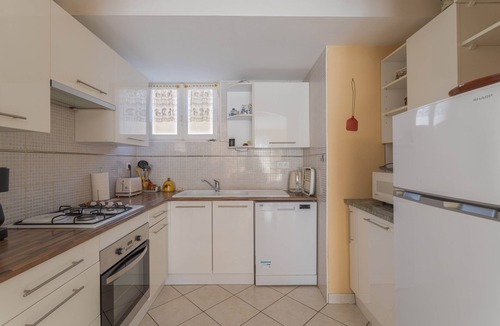 Ria-Sirach Apartment | Apartment 'À Ria-sirach' with Mountain View, Shared Terrace and Wi-Fi