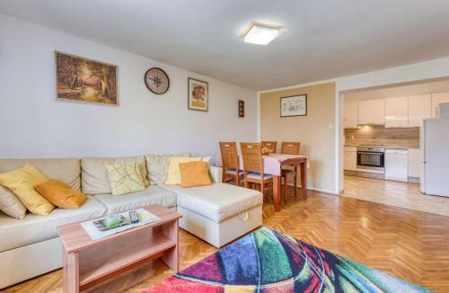 Njivice Apartment | Apartment Albaneze by Interhome
