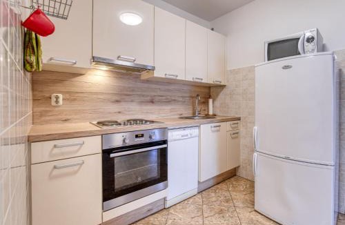 Njivice Apartment | Apartment Albaneze by Interhome