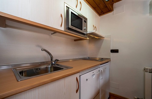 Lardies Apartment | Apartment 'Albar' with Mountain View, Shared Pool and Wi-Fi