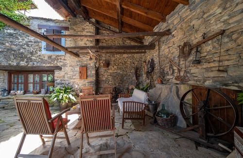 Lardies Apartment | Apartment 'Albar' with Mountain View, Shared Pool and Wi-Fi