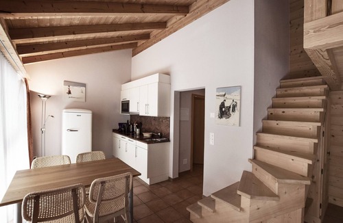 Klosters-Serneus Apartment | Apartment "Alpin 5" with Terrace & Wi-Fi