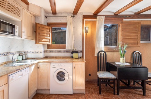 Daroca Apartment | Apartment 'Amira' with Wi-Fi and Air Conditioning