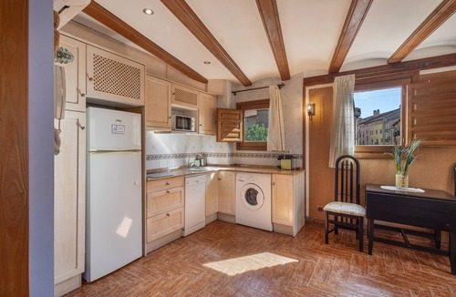 Daroca Apartment | Apartment 'Amira' with Wi-Fi and Air Conditioning