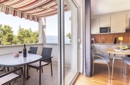 Slatine Apartment | Apartment Anđa by Interhome