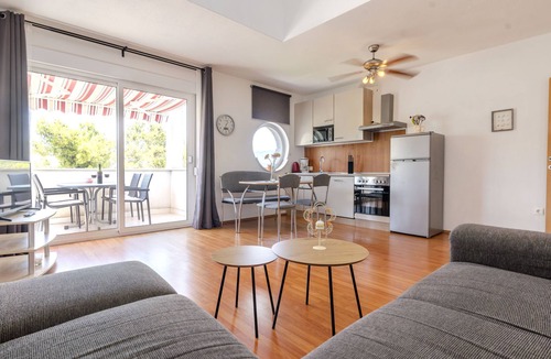 Slatine Apartment | Apartment Anđa by Interhome