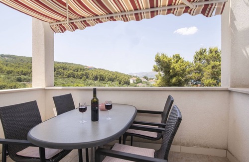 Slatine Apartment | Apartment Anđa by Interhome