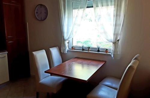 Vintijan Apartment | Apartment Ana