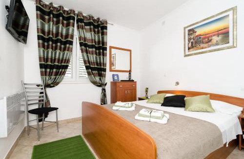 Pile House | Apartment and Room Kapelica