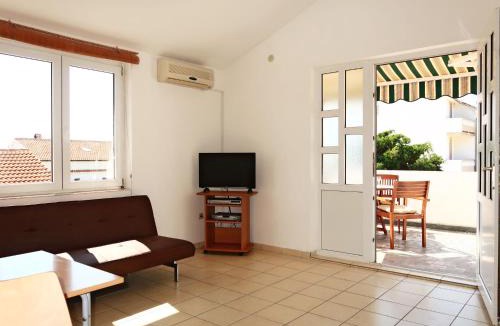 Barbat na Rabu Apartment | Apartment Andrea-1 by Interhome
