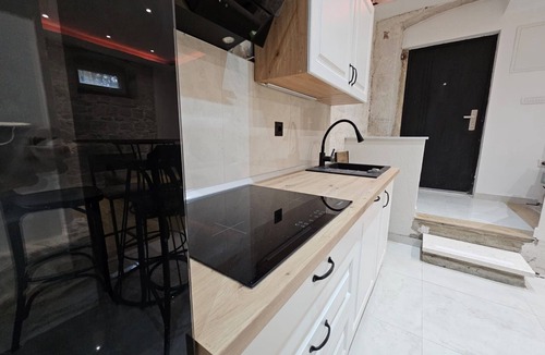 Kastel Novi Apartment | Apartment Antonio, on the seafront with garden