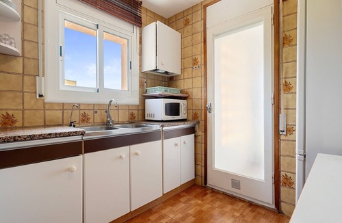 Segur de Calafell Apartment | Apartment 'Apartamento Segur Calafell' with Sea View, Shared Pool and Wi-Fi