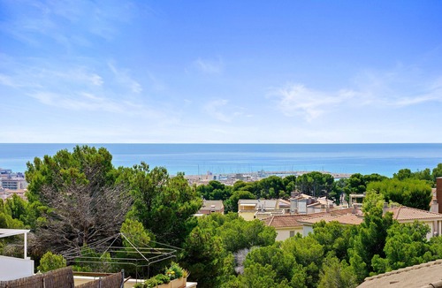 Segur de Calafell Apartment | Apartment 'Apartamento Segur Calafell' with Sea View, Shared Pool and Wi-Fi
