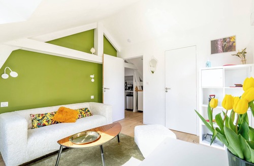 Suce-sur-Erdre Apartment | Apartment 'Appartement Le Pic Vert' with Shared Pool, Shared Terrace and Wi-Fi
