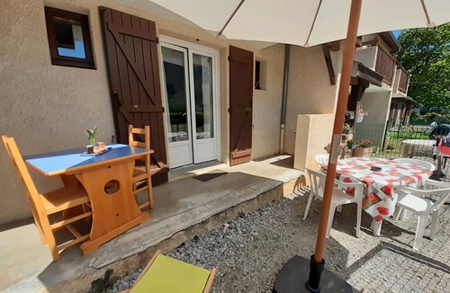 Bielle Apartment | Apartment 'Appartement 2 Chambres Valle Ossau' with Mountain View, Shared Pool and Wi-Fi