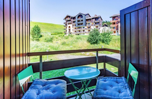 Manigod Apartment | Apartment "Aravis" with Mountain View, Shared Pool & Wi-Fi