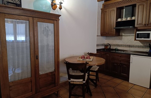 Consuegra Apartment | Apartment 'Arriate' with Shared Terrace, Wi-Fi and Air Conditioning