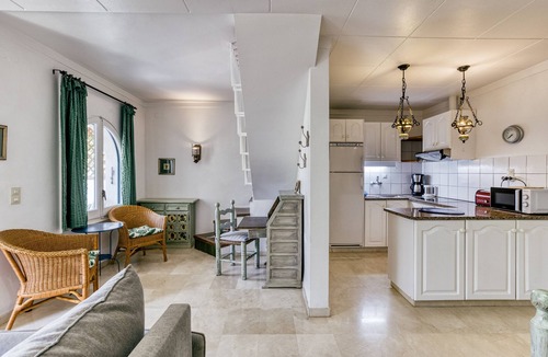 Empuriabrava Apartment | Apartment 'ART-Apartamentos Revilla Tacke G' with Balcony, Shared Pool & Barbecue