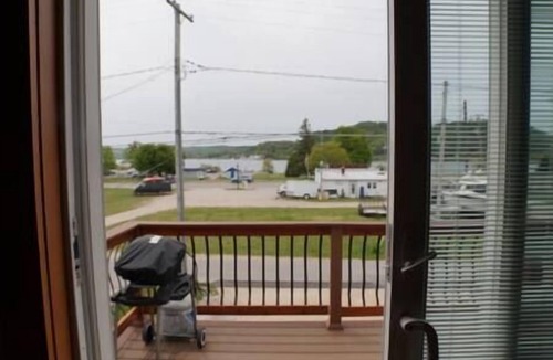 Frankfort Apartment | Apartment at Fieldstone Manor