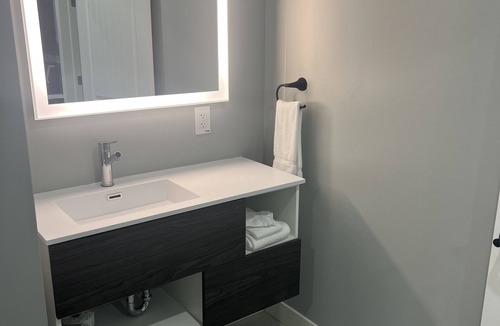 Lewiston Apartment | Apartment at Niagara Crossing Hotel and Spa