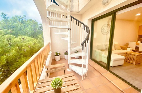Miami Platja Apartment | Apartment 'Atico Solarium La Cala' with Sea View, Wi-Fi and Air Conditioning