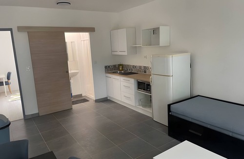 Poussan Apartment | Apartment 'B' with Private Terrace and Shared Garden