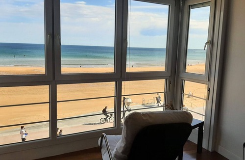 Zarautz Apartment | Apartment Bañeru 3 - Fisrt line beach, city centre accommodation by Egona
