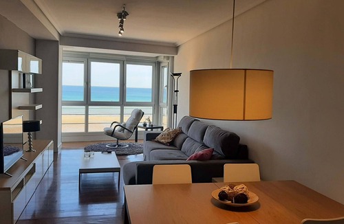 Zarautz Apartment | Apartment Bañeru 3 - Fisrt line beach, city centre accommodation by Egona