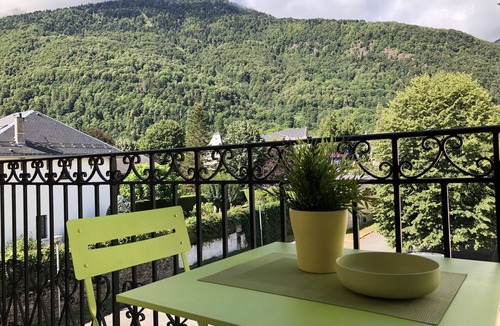 Bagneres-de-Luchon Apartment | Apartment Bagnères de Luchon, 3 rooms, 4-5 people