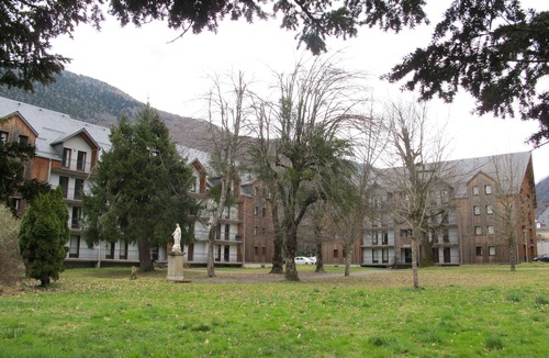 Bagneres-de-Luchon Apartment | Apartment Bagnères de Luchon, 3 rooms, 4-5 people