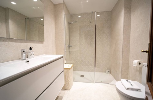 Zarautz Apartment | Apartment Bañeru 1 - House in the centre of Zarautz, 1 min. from the beach by Egona
