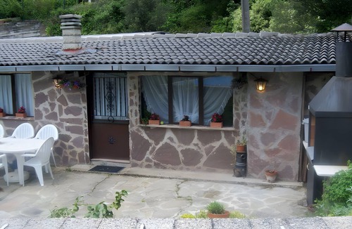 Anotz Apartment | Apartment 'Basterretxea II' with Mountain Views, Private Terrace and Wi-Fi