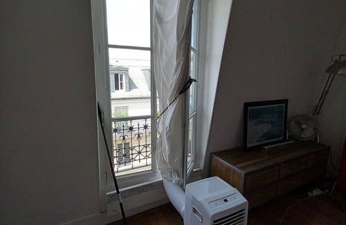 Batignolles Apartment | Apartment 'Batignolles For 2 People' with Wi-Fi and Air Conditioning