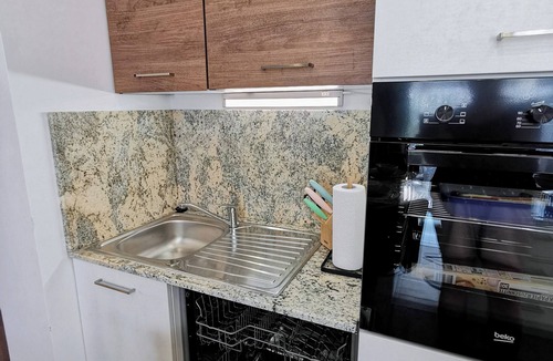 Srima Apartment | Apartment Beachfeeling First row to the sea, private garden and parking lot