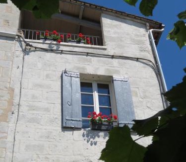 Aubeterre-sur-Dronne Apartment | Apartment Bellevue