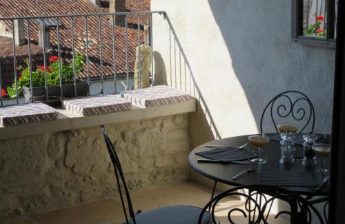 Aubeterre-sur-Dronne Apartment | Apartment Bellevue